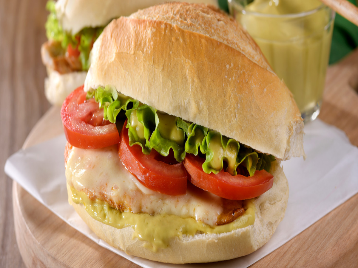 Sanduíche de Frango com Abacate - RECEITAS TOP