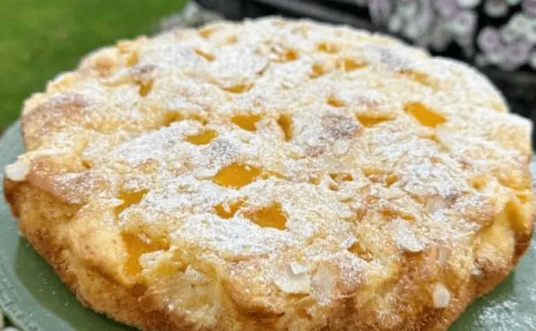 Bolo de mascarpone e pêssego