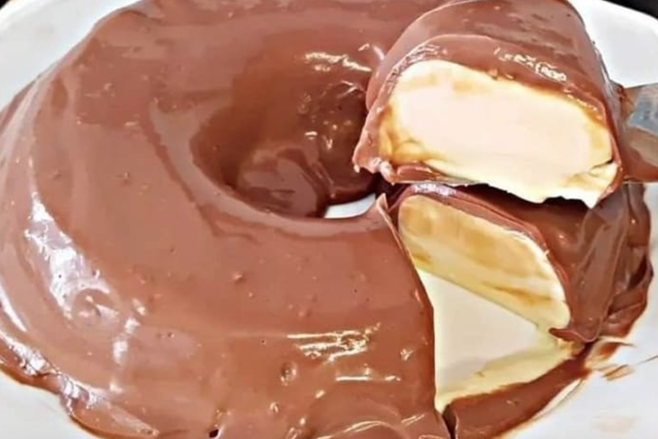 Sorvete Cremoso com Cobertura de Chocolate